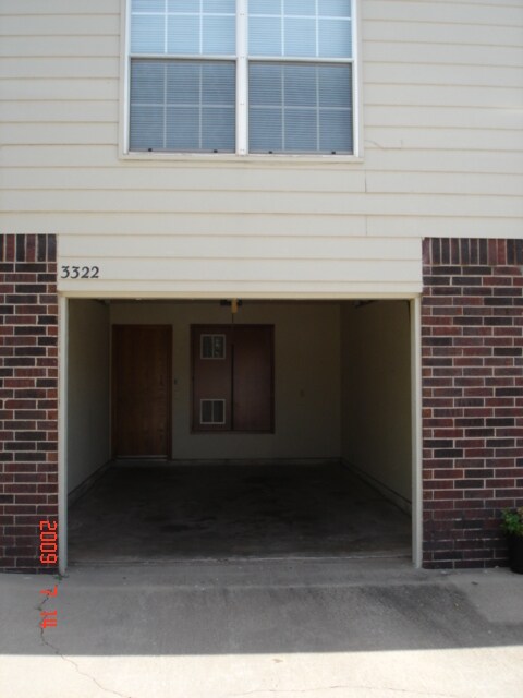 Foto del edificio - 3320-3322 Ridgecrest Cir