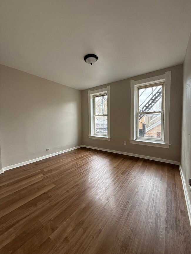 Building Photo - 1529 W 18th St