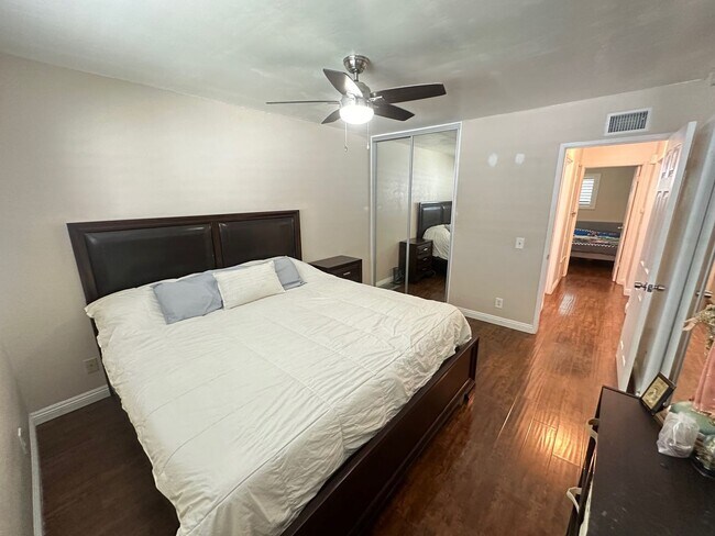 Foto del edificio - Charming 1 Story 2 Bed 1 Bath Condo in Ana...