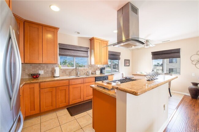 Kitchen - 1434 Coronado Ave