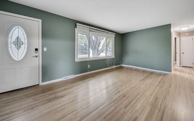 Foto del edificio - 6367 Zinnia Ln N