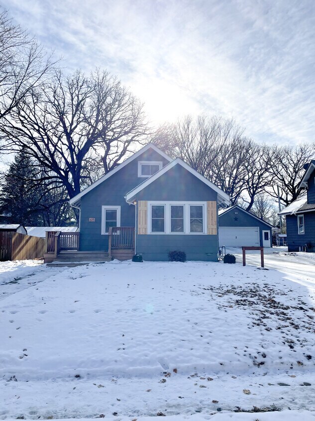 615 W Laurel St, Fergus Falls, MN 56537 House Rental in Fergus Falls