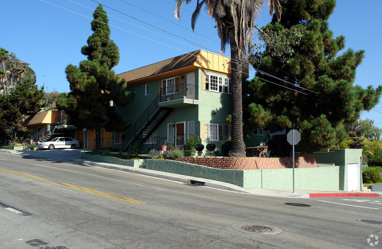 Foto del edificio - 601-603 W Grand Ave
