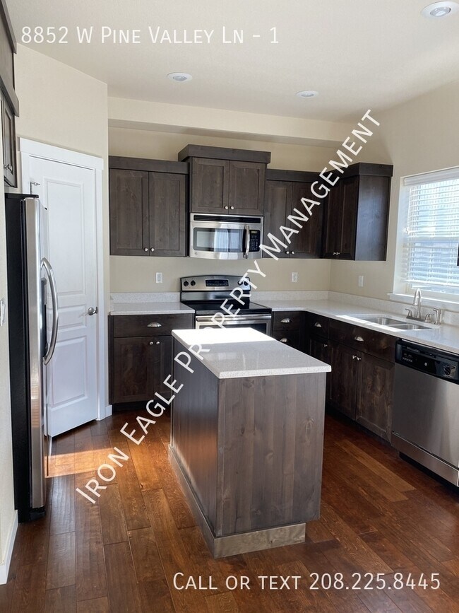 Building Photo - 8852 W Pine Valley Ln