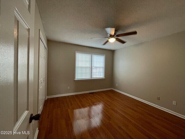 Foto del edificio - 3826 Sterling Pointe Dr