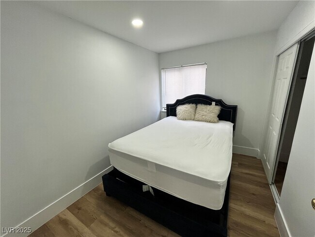 Foto del edificio - 6191 Bullion Blvd