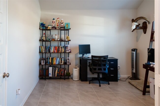 Foto del edificio - 10201 Waterwall Ln