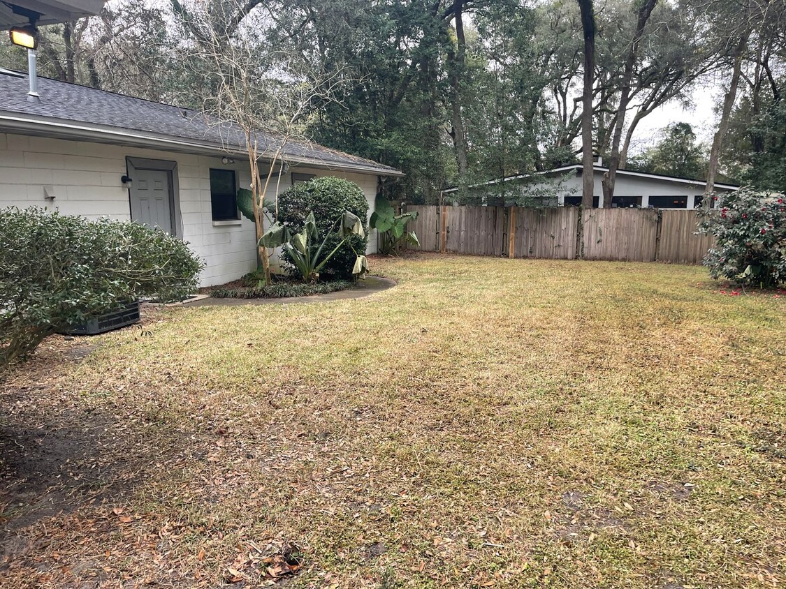 Primary Photo - 4/3 (Glenwood Estates) Beautiful brick hom...