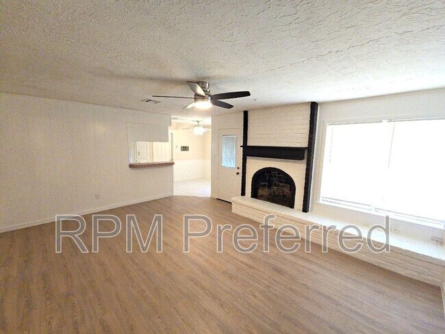 Foto del edificio - 12702 Ravensway Dr