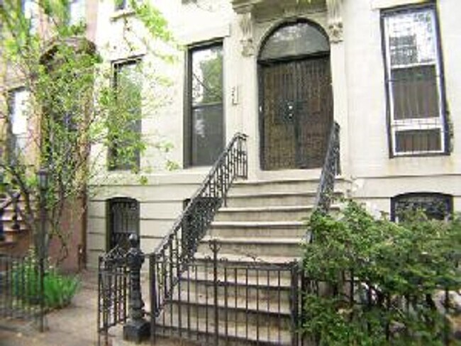 Building Photo - 365 Bergen St