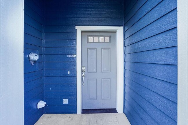 Building Photo - 6027 Blue River Dr SE