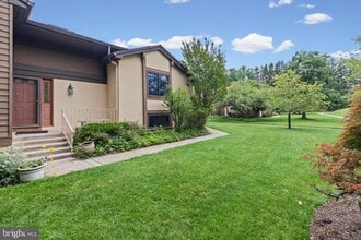 Building Photo - 130 Sayre Dr