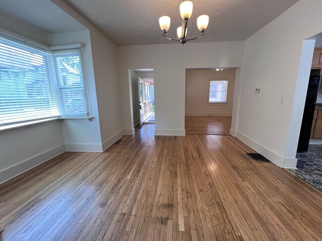 Foto del edificio - Recently Remolded Single Family Home within Blocks of Downtown Grand Rapids!