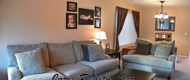 Building Photo - Immaculate just update  in the 4BR The Meadows