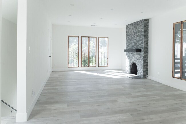 Building Photo - 8575 Horner St