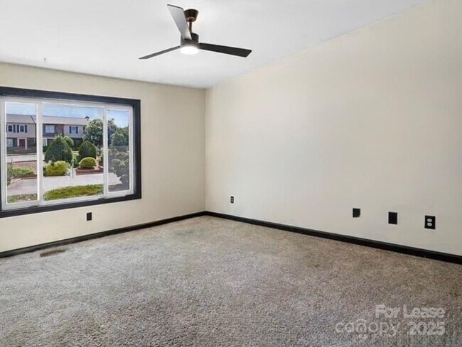 Foto del edificio - 2705 N Center St