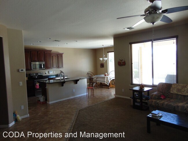 Foto del edificio - 4 br, 2.5 bath House - 1547 E Tierra Ct