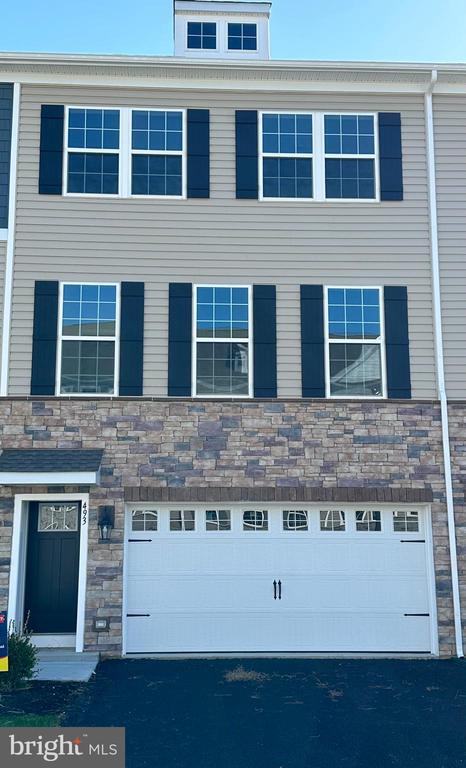 Foto principal - 493 Monte Farm Rd