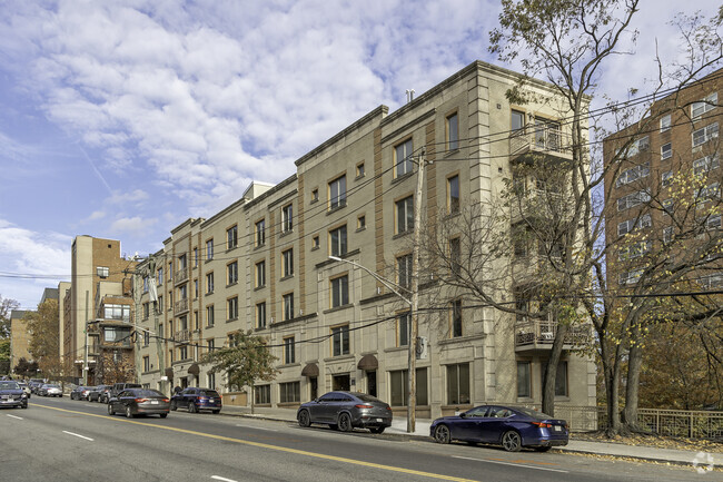Building Photo - 3188 Riverdale Ave