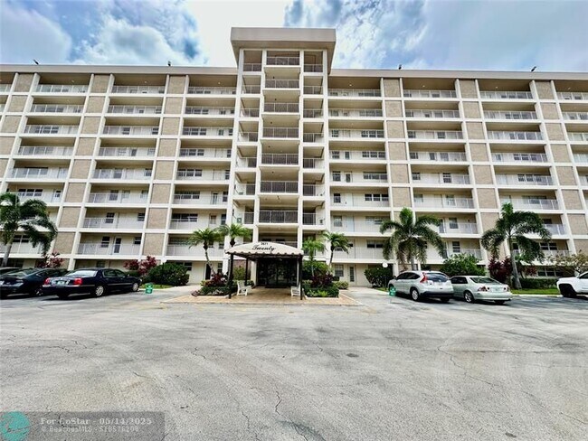 Building Photo - 2671 S Course Dr