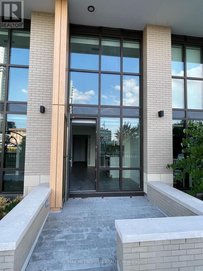 Photo du bâtiment - 325 Yorkland Blvd