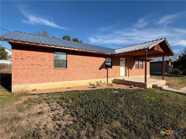 Building Photo - 1616 Lonesome