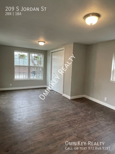 Building Photo - 209 S Jordan St