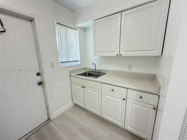 Foto del edificio - 2417 NW 20th St