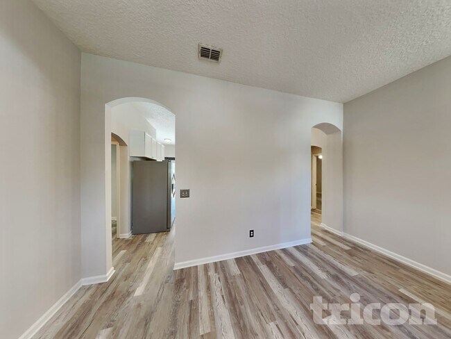 Building Photo - 13698 Devan Lee Dr N
