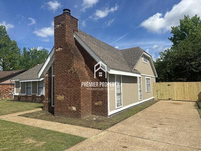 Foto del edificio - 6016 Rosewind Cir W