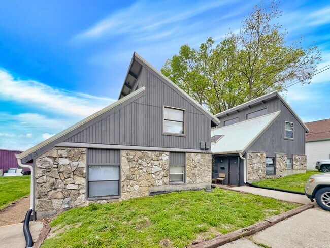 Building Photo - 215 Saint Joseph St