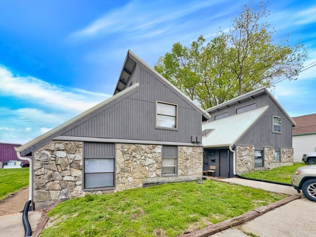 Building Photo - 215 Saint Joseph St