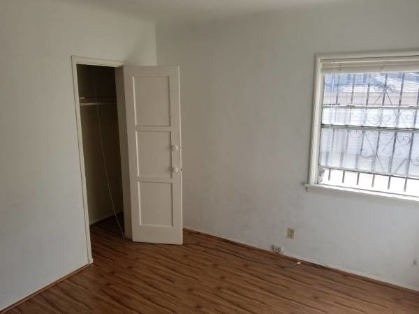 Foto principal - 922 N Beaudry Ave