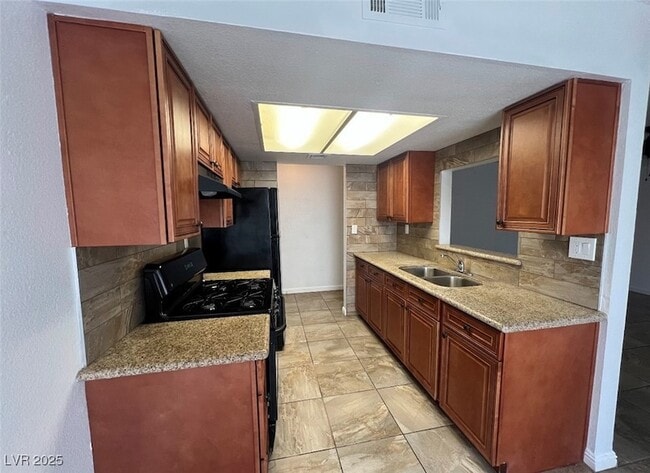 Building Photo - 4561 Carriage Park Dr