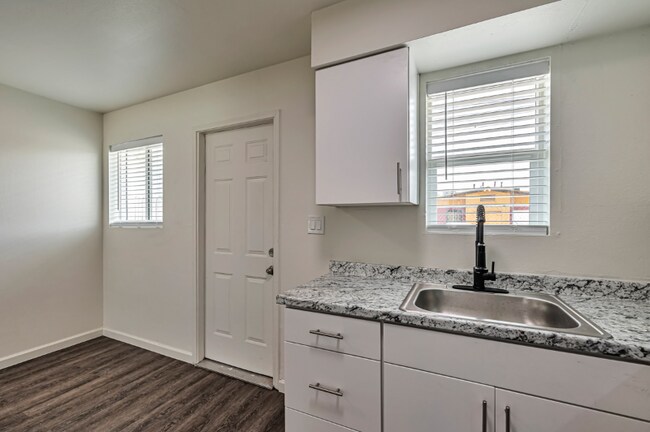 Foto del edificio - 5927 W Rose Ln