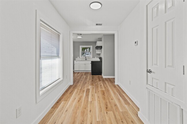 Building Photo - 1717 W 4th St