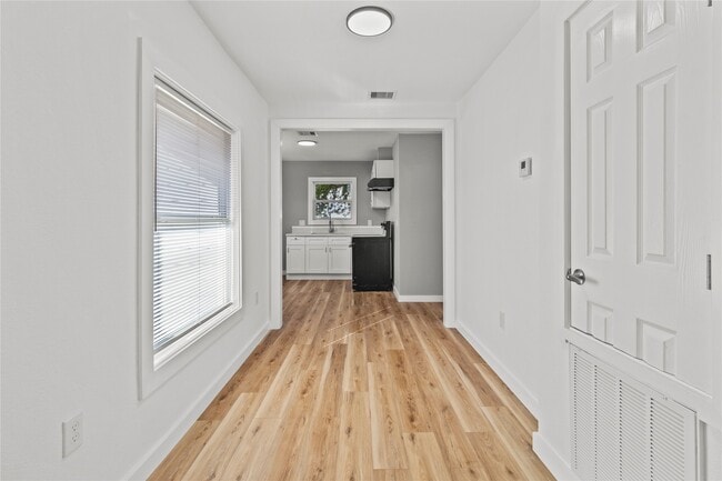 Foto del edificio - 1717 W 4th St