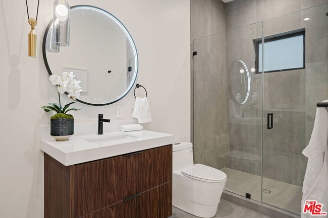 Building Photo - 2352 Riverside Dr