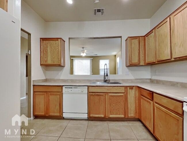 Building Photo - 2204 W San Tan Hills Dr