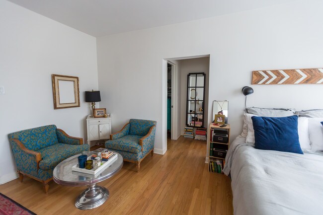 Foto del edificio - 4105 N Damen Ave