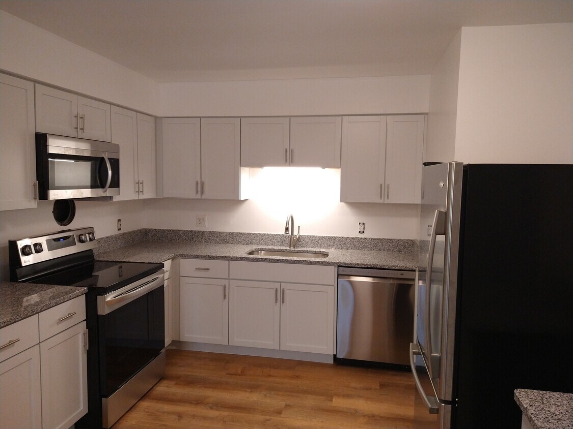 Foto principal - 898 N Adams Rd