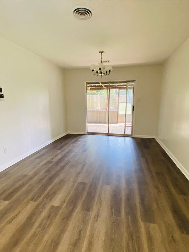 Building Photo - 1503 Bayou Dr