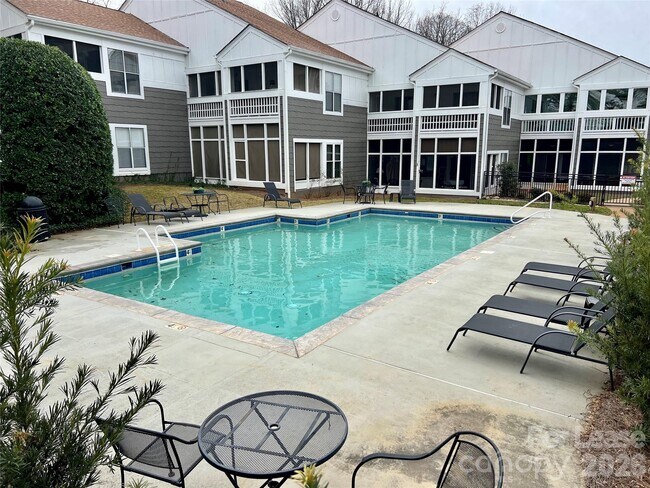 Foto del edificio - 751 Southwest Dr