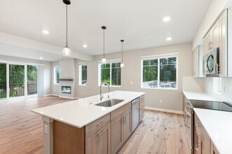 Building Photo - 13730 Manor Way