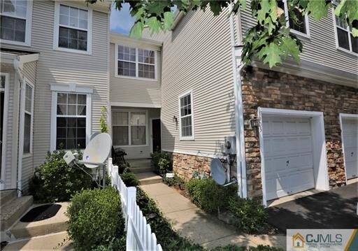 Building Photo - 1903 Dahlia Cir