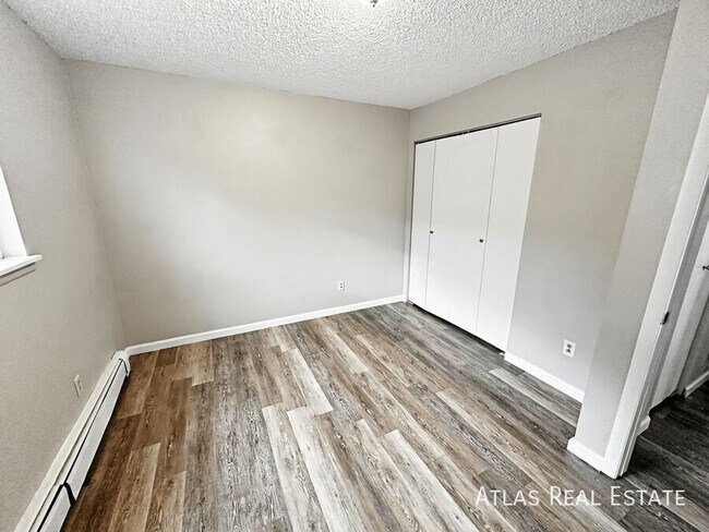 Foto del edificio - 2112 Friendship Pl