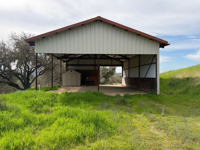 Foto del edificio - Beautiful County Property