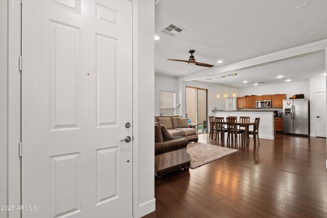 Foto del edificio - 5824 E Hoover Ave
