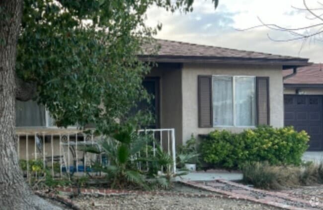 Building Photo - 497 San Dimas St