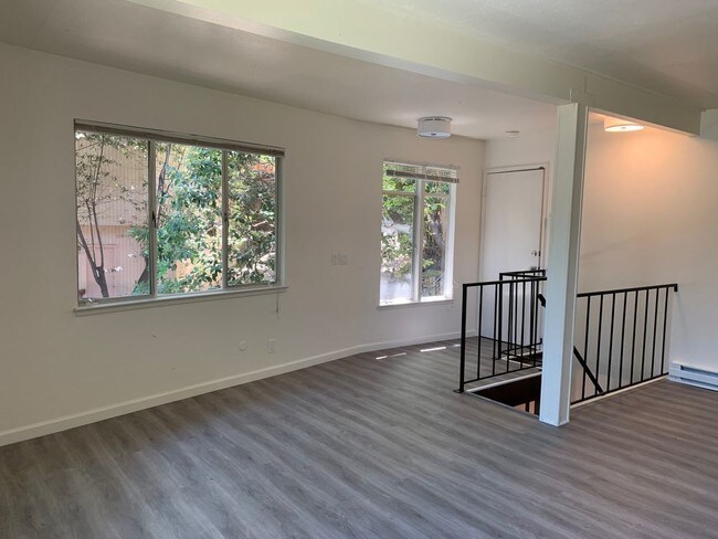 Building Photo - PENDING San Rafael Hillside Home